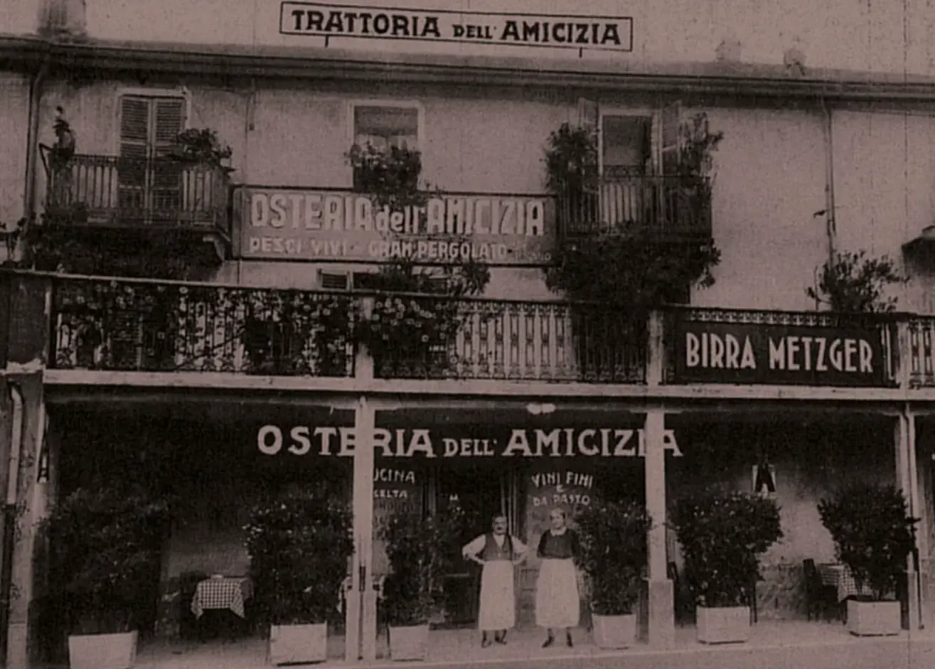 Insegna Birra Metzger® su una trattoria storica di Torino